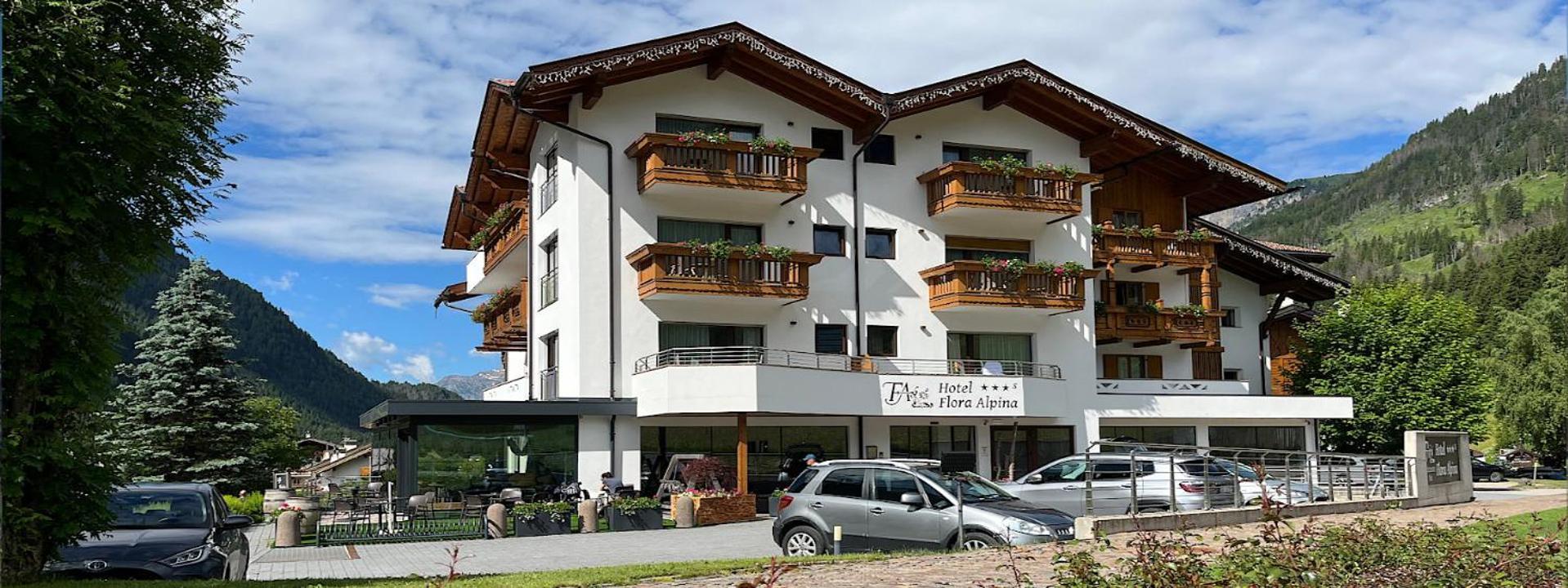 Hotel Flora Alpina Campitello di Fassa Exterior photo